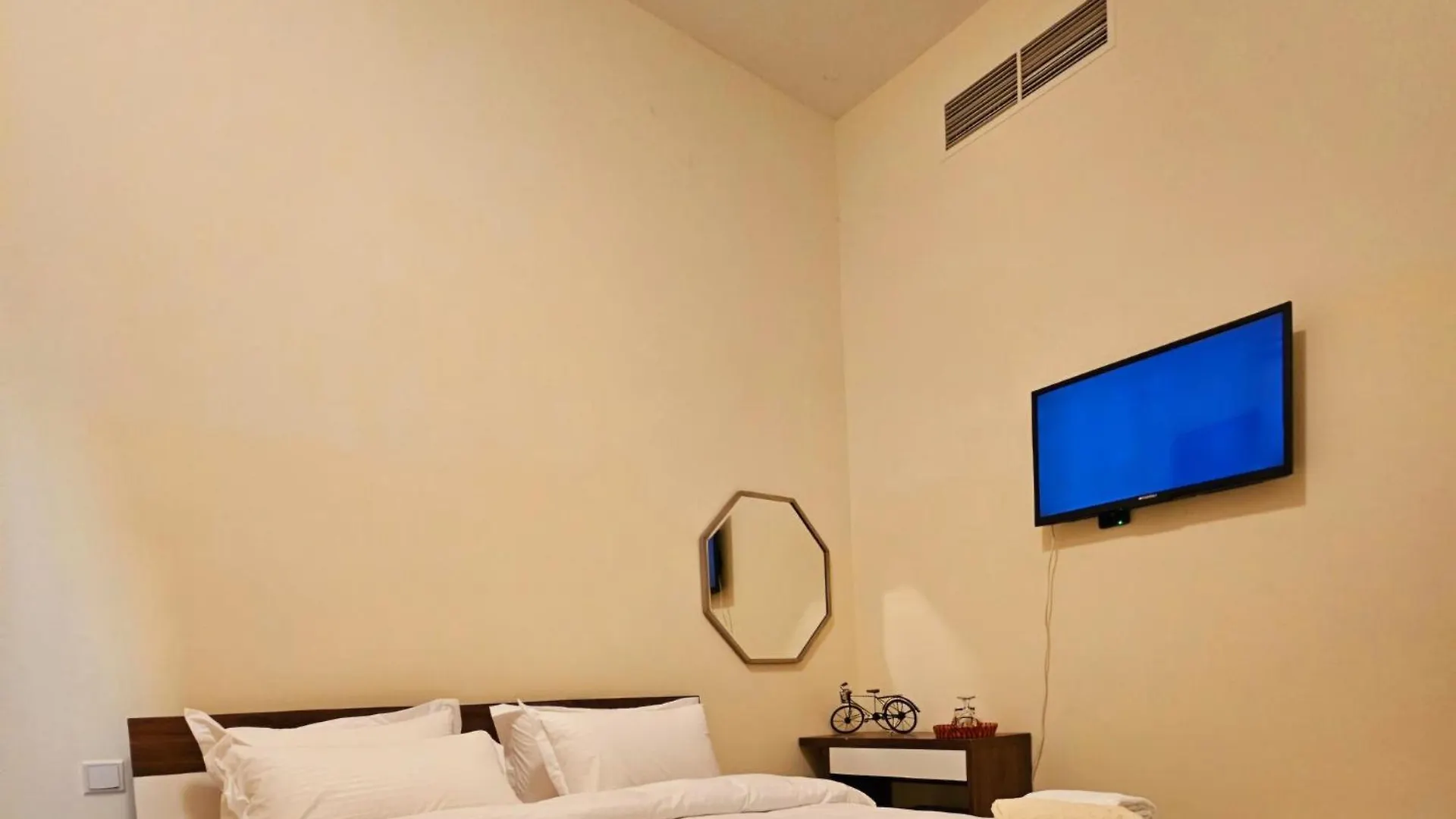 Room With Bathroom Near Beach Walk La Mer Beach Oima Leasing Property Dubai 0*,  United Arab Emirates